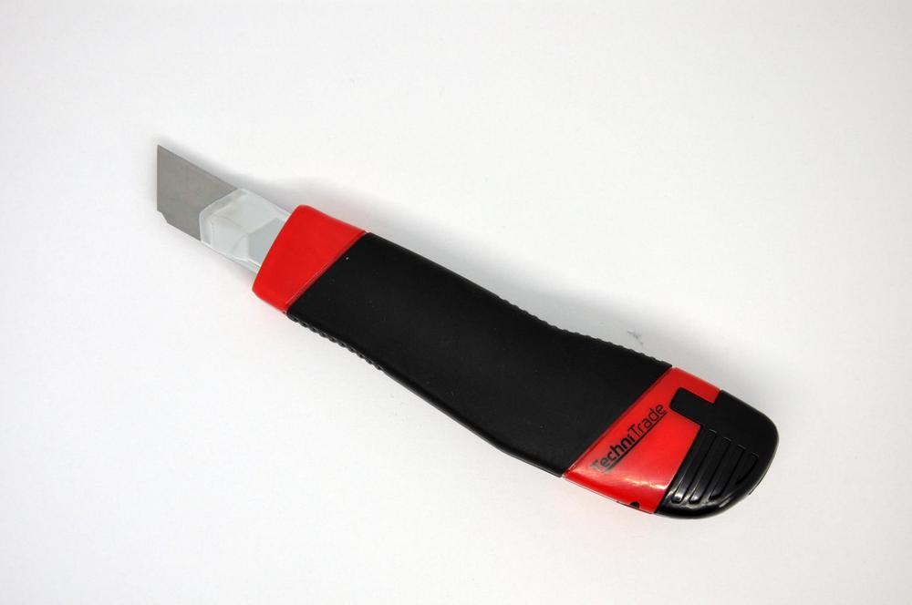 Odlamovací nůž-kov/plast, 18mm, TT